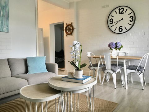 The Wheelhouse - 2BR Waterfront Apt In Town - Hobart Tourism 0