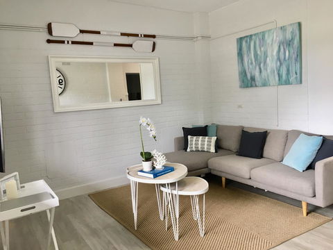 The Wheelhouse - 2BR Waterfront Apt In Town - Hobart Tourism 2