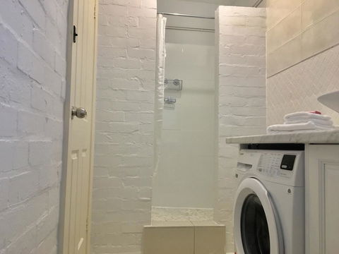 The Wheelhouse - 2BR Waterfront Apt In Town - Hobart Tourism 14
