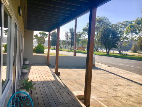 The Wheelhouse - 2BR Waterfront Apt In Town - Hobart Tourism 17