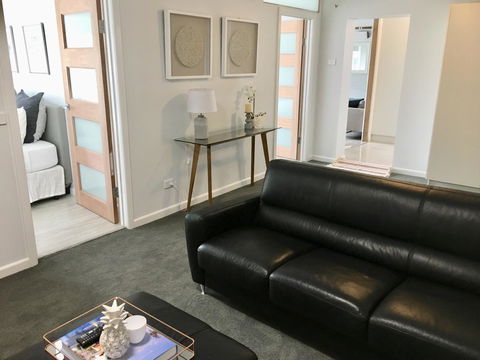The Wheelhouse - 2BR Waterfront Apt In Town - Hobart Tourism 10