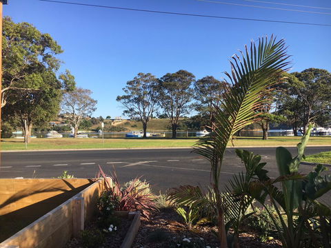The Wheelhouse - 2BR Waterfront Apt In Town - Hobart Tourism 15