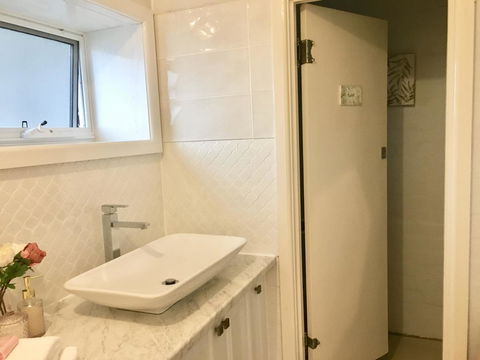 The Wheelhouse - 2BR Waterfront Apt In Town - Hobart Tourism 12