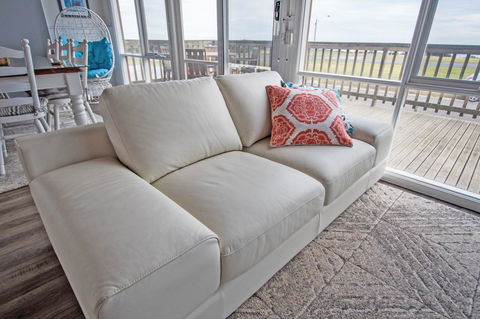 Stunning Waterfront Only 10 Minutes To Phillip Island - FREE EV UNIT 7kW For Electric Cars - Pet Friendly, Fireplace FREE WIFI Wine & Chocolates - Hobart Tourism 14