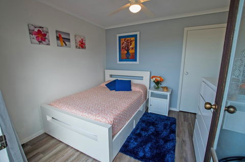 Stunning Waterfront Only 10 Minutes To Phillip Island - FREE EV UNIT 7kW For Electric Cars - Pet Friendly, Fireplace FREE WIFI Wine & Chocolates - Hobart Tourism 19