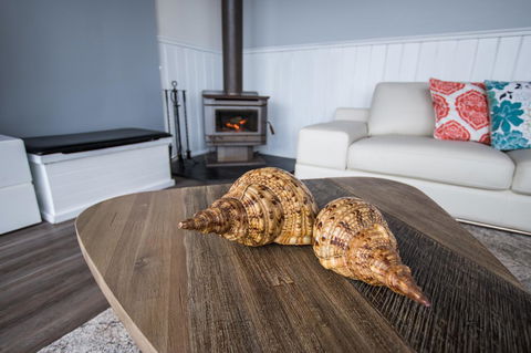 Stunning Waterfront Only 10 Minutes To Phillip Island - FREE EV UNIT 7kW For Electric Cars - Pet Friendly, Fireplace FREE WIFI Wine & Chocolates - Hobart Tourism 15