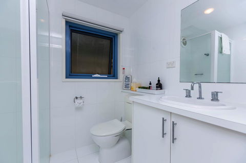 The Waterfront Apartment - Hobart Tourism 11