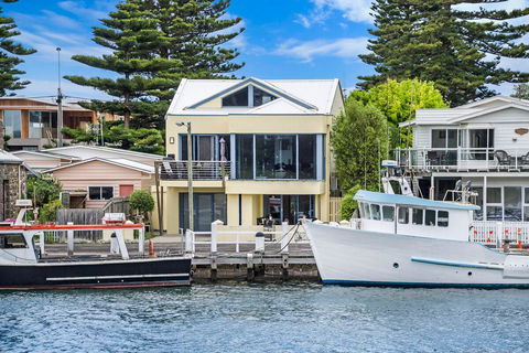 The Waterfront Apartment - Hobart Tourism 3