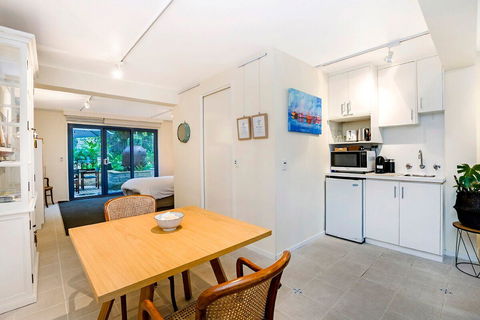 The Waterfront Apartment - Hobart Tourism 8