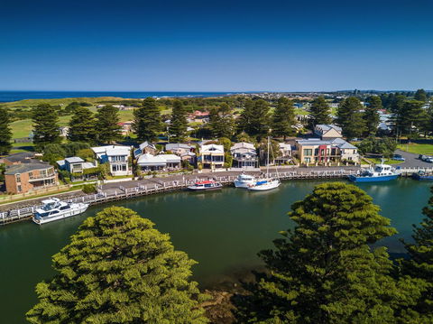 The Waterfront Apartment - Hobart Tourism 1