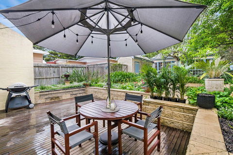 The Waterfront Apartment - Hobart Tourism 12