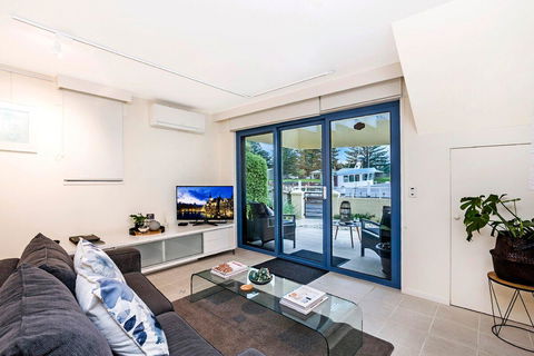 The Waterfront Apartment - Hobart Tourism 9