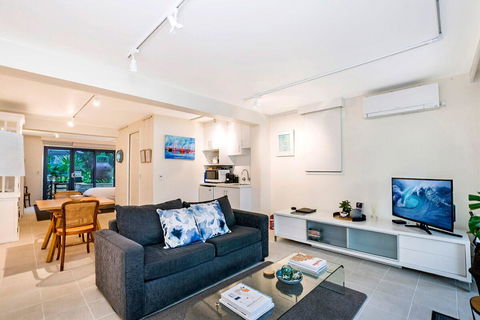The Waterfront Apartment - Hobart Tourism 7