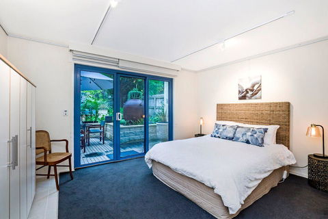The Waterfront Apartment - Hobart Tourism 6
