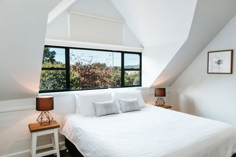 The Berry Inn - Hobart Tourism 0