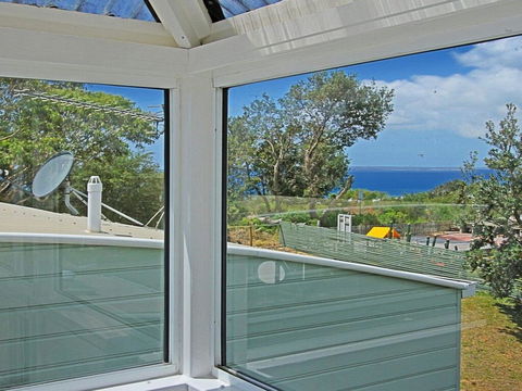 The Boathouse - Comfortable Beachfront Home - Hobart Tourism 2