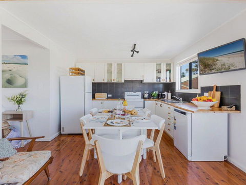 The Chalet At Callala Beach - Beach House Character - Hobart Tourism 1