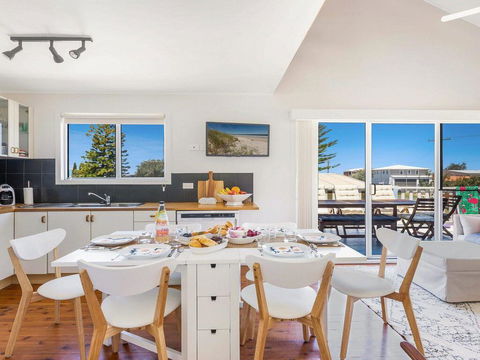 The Chalet At Callala Beach - Beach House Character - Hobart Tourism 3