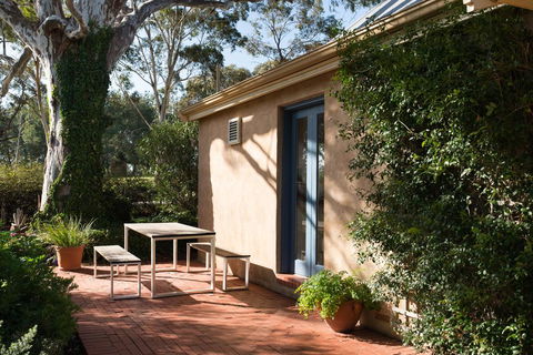 The Cottage At Riverside Farm - Hobart Tourism 3
