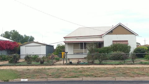 The Crooked Cottage - Hobart Tourism 1
