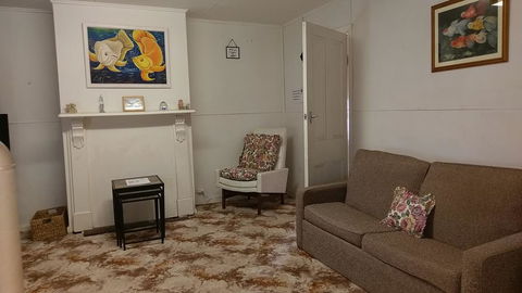 The Crooked Cottage - Hobart Tourism 3