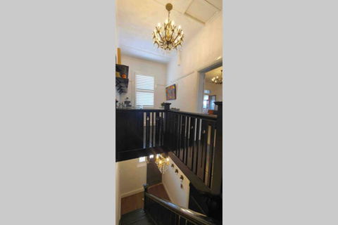 The Dewhurst - Sophisticated Entire CBD Apartment - Tourism TAS 2