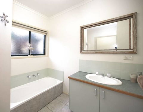 The Divide - Rye Back Beach Hideaway - Tourism TAS 3