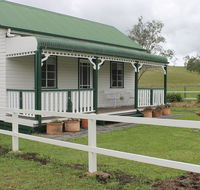 The Dollhouse Cottage - Hobart Tourism