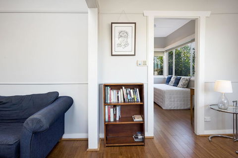 The Entrance North Lakeside Cottage - Hobart Tourism 3