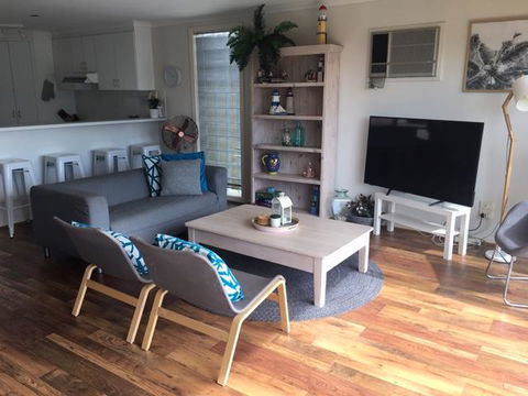 The Esplanade Holiday Home - Hobart Tourism 1