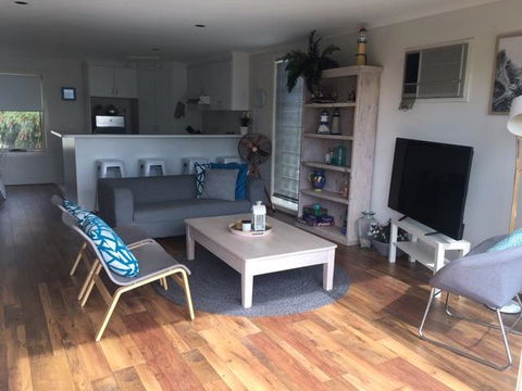 The Esplanade Holiday Home - Hobart Tourism 3