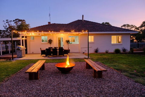 The Farmhouse. - Hobart Tourism 0
