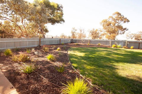 The Farmhouse. - Hobart Tourism 3
