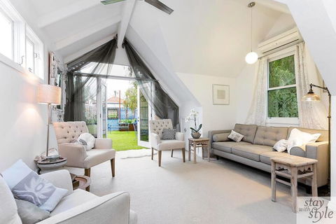 The Gatehouse - Light Filled Cottage In The Leafy Suburb Of Hawthorn - Hobart Tourism 1