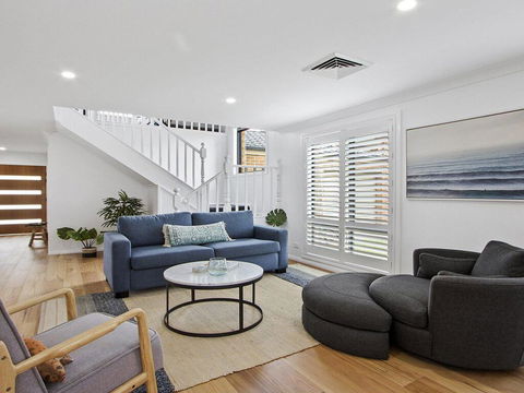The Great White - Beach Living At Its Best - Hobart Tourism 1