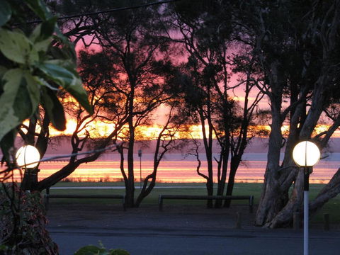 The Jetty Cabin Lakeside - Hobart Tourism 1