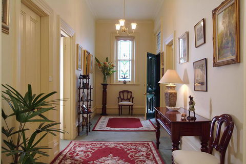 The Lodge Country House - Hobart Tourism 2