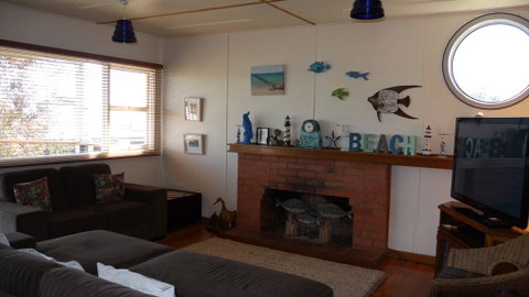 The Love Shack - Bridport - Tourism TAS 3