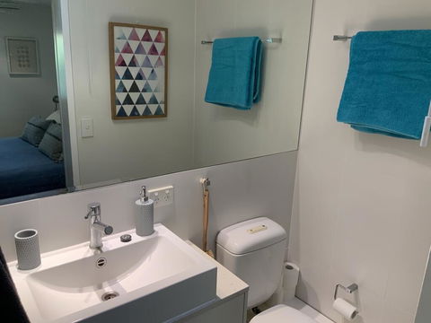 The Oasis Apartments And Treetop Houses - Hobart Tourism 1