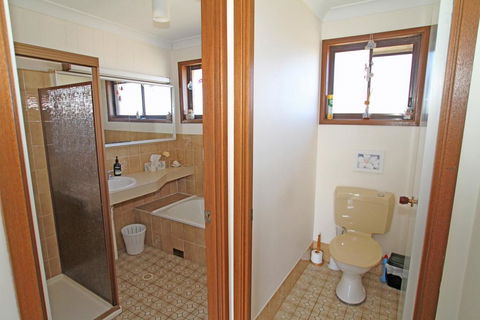 The Oasis On Jacobs Drive - Hobart Tourism 3