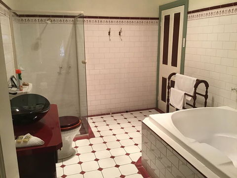 The Olde Devonshire House - Hobart Tourism 3