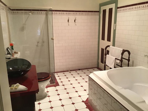 The Olde Devonshire House - Hobart Tourism 3