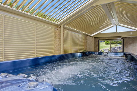 The Orient - Family & Pet Friendly - Huge Spa - Hobart Tourism 1
