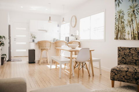 The Palms - Stylish, Modern And Cute As A Button - Hobart Tourism 0