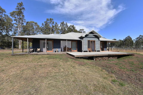 The Parson's Vineyard Retreat - Get Amongst The Vineyards In A Historic Home - Hobart Tourism 3