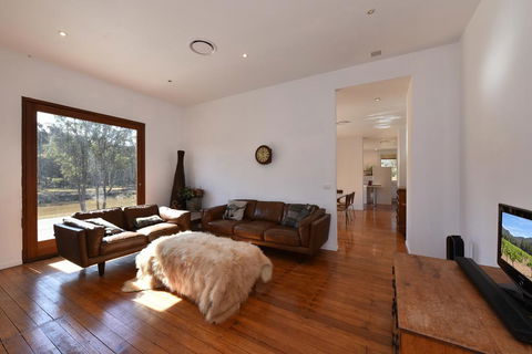 The Parson's Vineyard Retreat - Get Amongst The Vineyards In A Historic Home - Hobart Tourism 2
