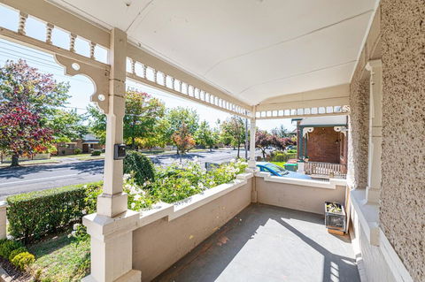 The Pearl On Prince  Stylish Cottage, CBD, Wifi - Hobart Tourism 3