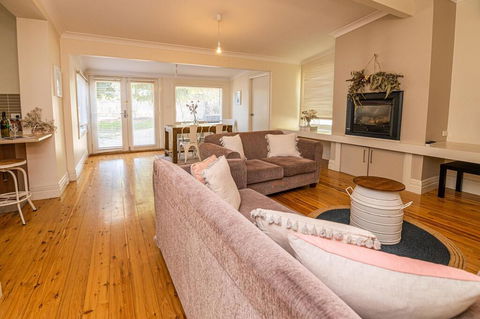 The Pearl On Prince  Stylish Cottage, CBD, Wifi - Hobart Tourism 1