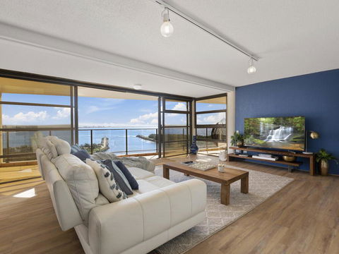 The Penthouse @ Point Cartwright - INSTANT HOTEL WINNER 2019 - Hobart Tourism 1