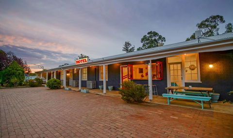 The Platypus Accommodation & Cafe - Hobart Tourism 0